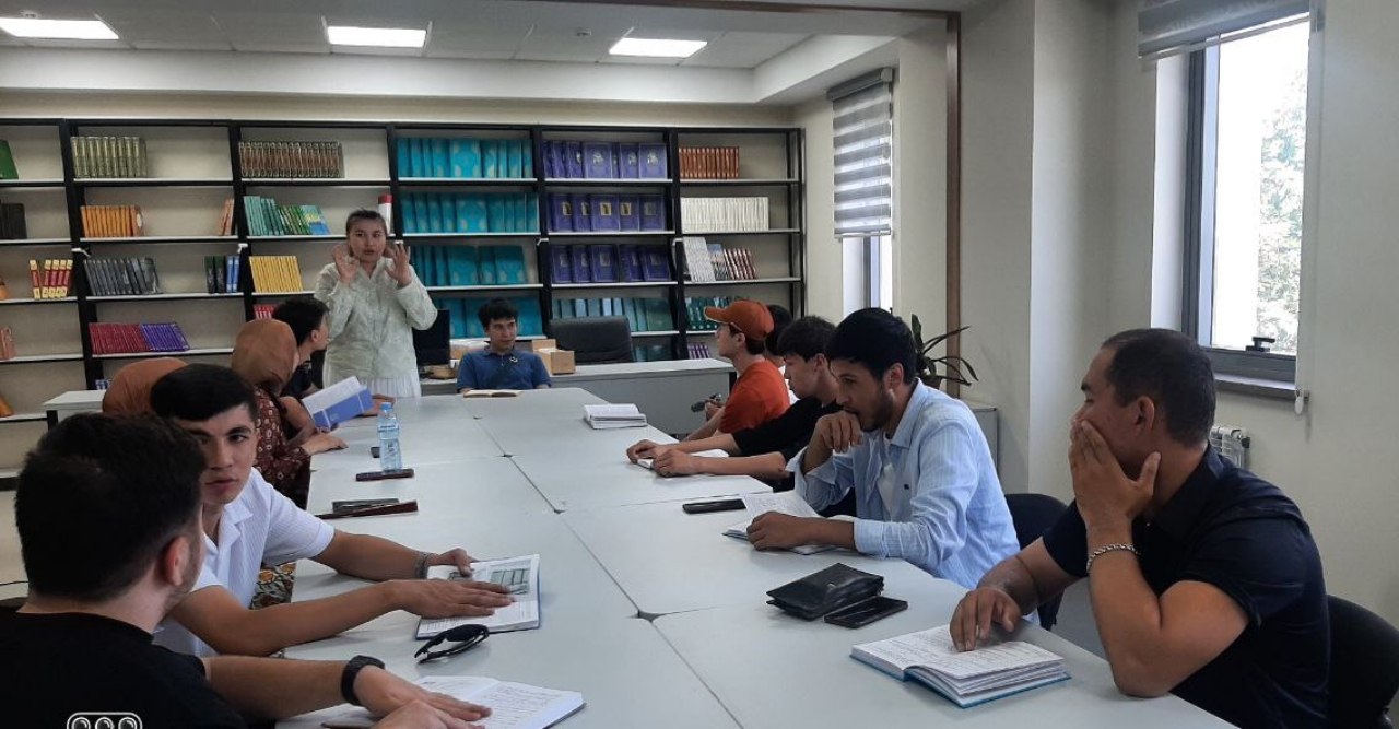 "Dolzarb 90 kun" loyihasi doirasida Alisher Navoiy nomidagi Milliy kutubxonasida "Kitobxon yoz 2025" loyiha doirasida talabalar bilan davra suhbati o'tkazildi